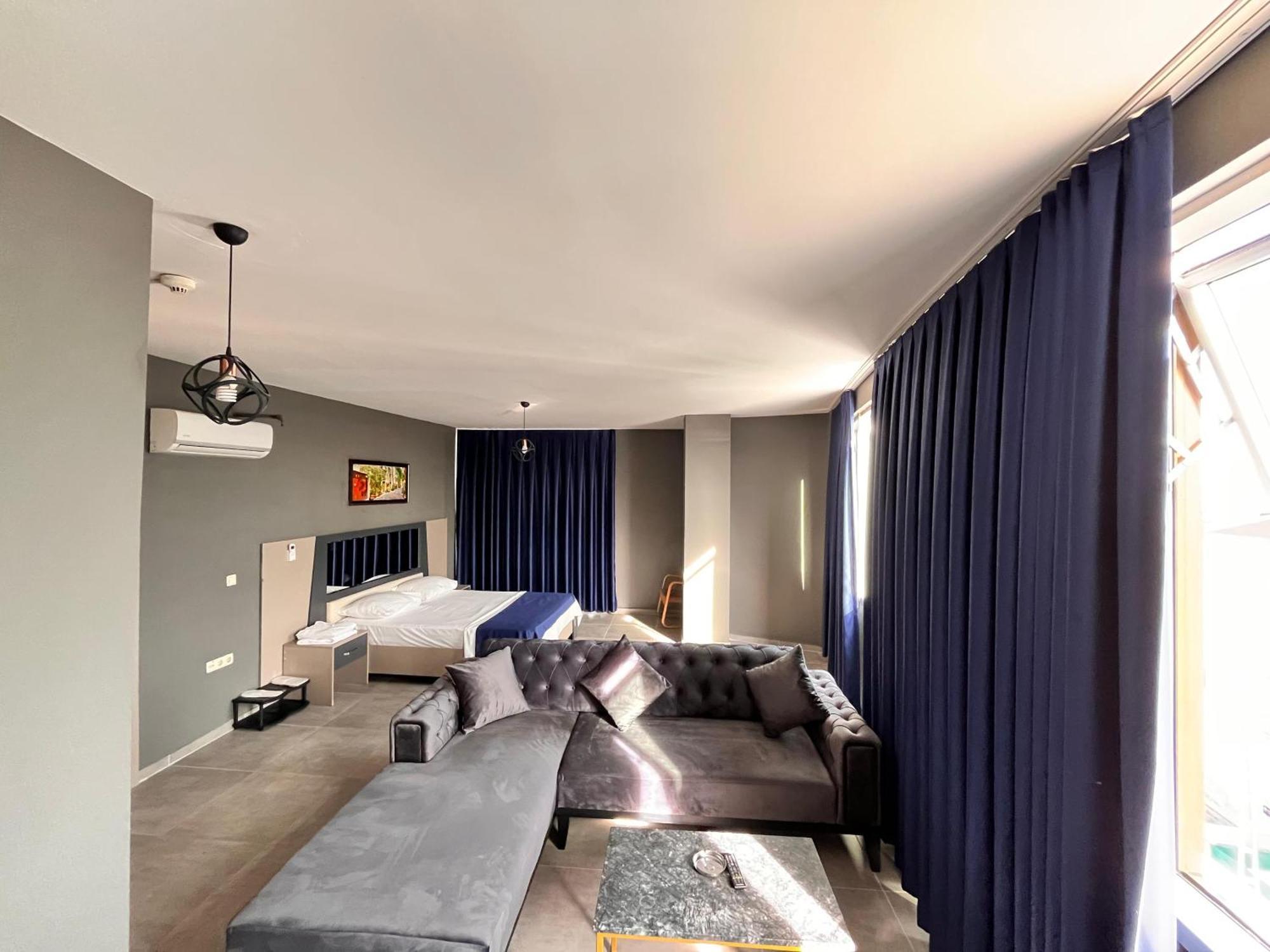 216 Hill Suites — Photos 1