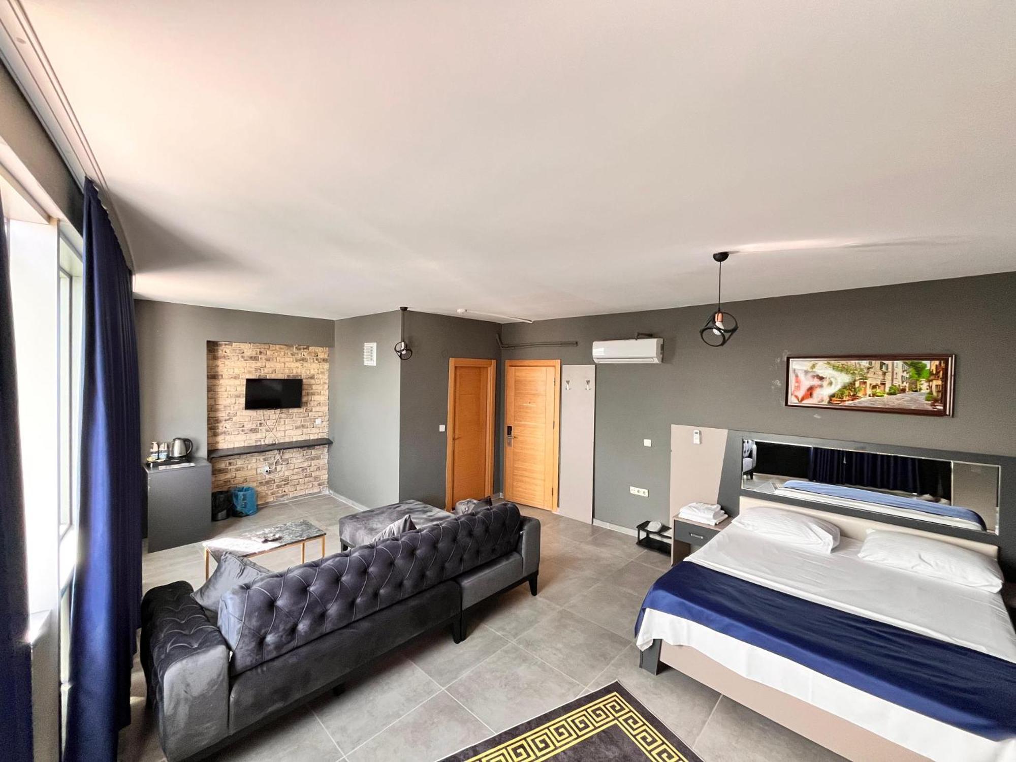 216 Hill Suites — Photos 3